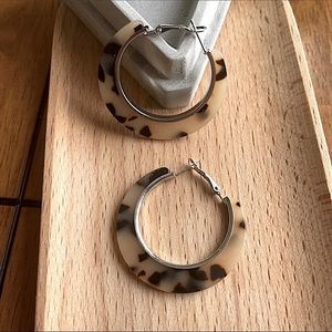 Tortoise Print 🐢 Lever Back Hoop Earrings NEW Light Weight Iconic Safari